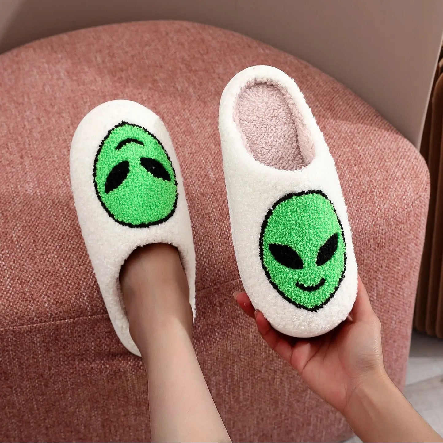 Alien Pattern Cozy Winter Slippers – Fun & Non-Slip