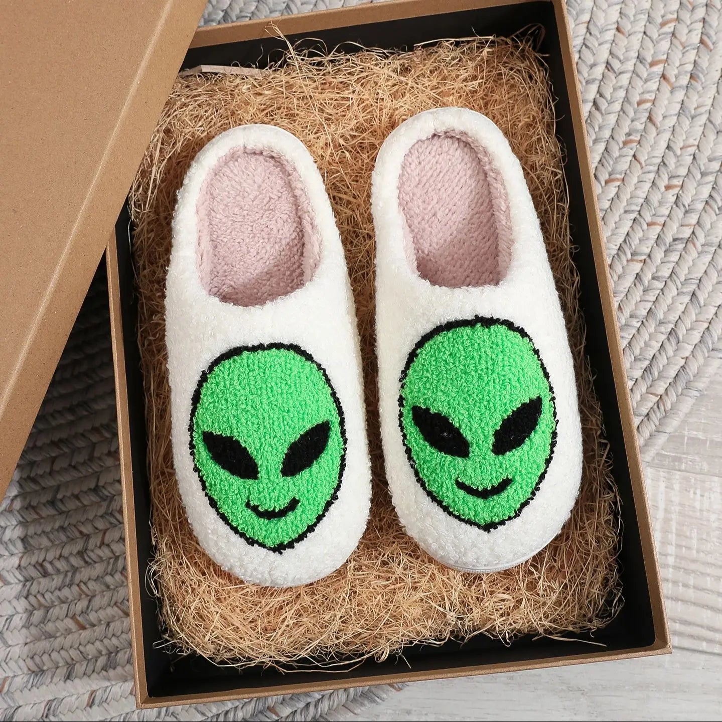 Alien Pattern Cozy Winter Slippers – Fun & Non-Slip